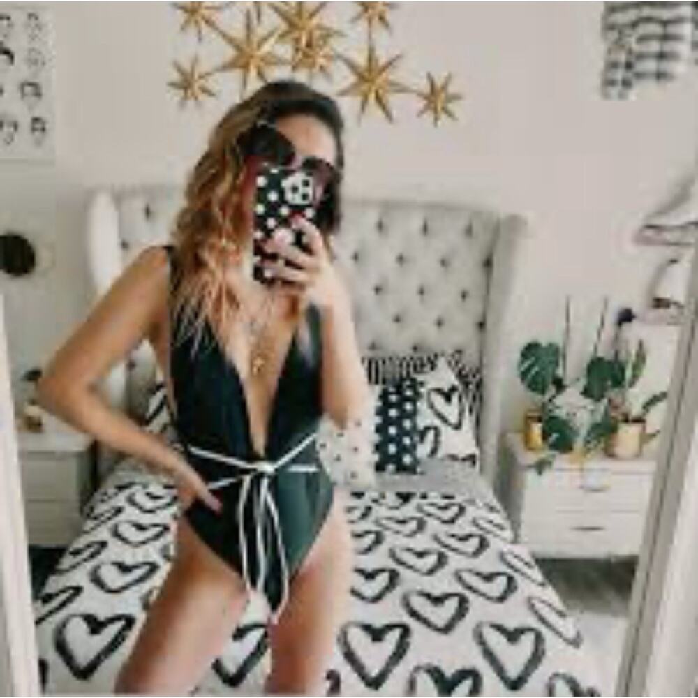 Green And White Plunge Colorblock One Piece Women’s Swimsuit XL (new)